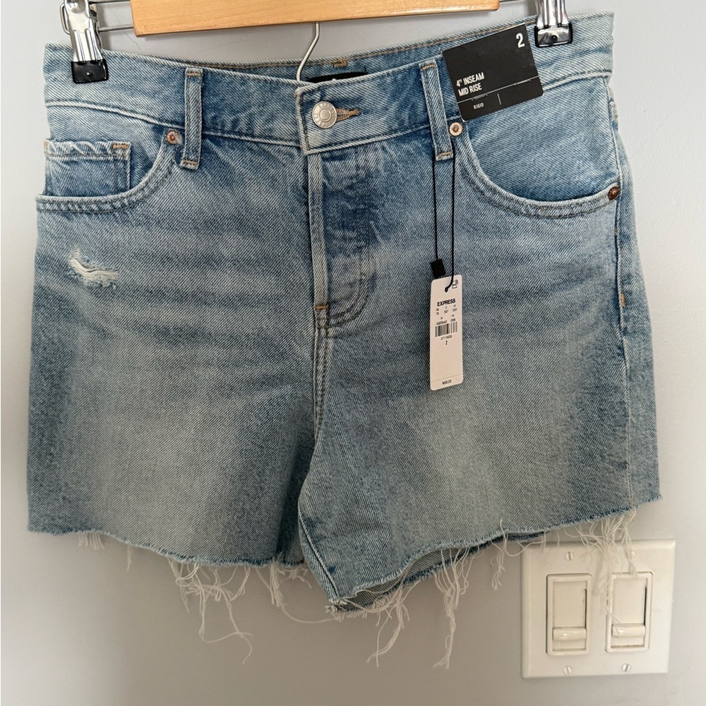 NWT Express Mid Rise Light Wash Raw Hem Midi Jean Shorts